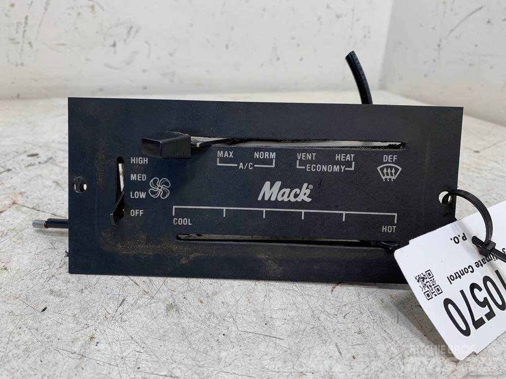 Mack CV713 Electronice