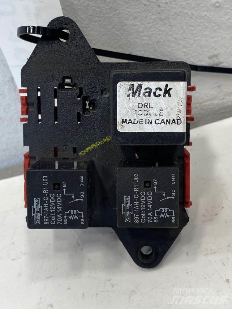 Mack GU Cabine si interior