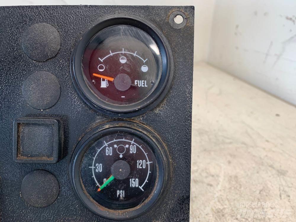 Mack RD680 Electronice