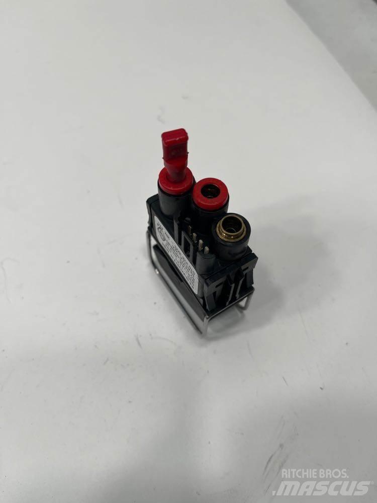 Paccar  Electronice