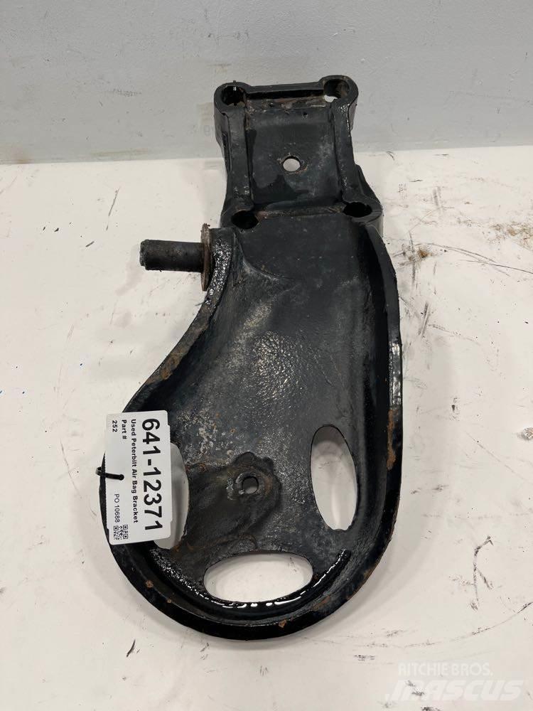 Peterbilt  Sasiuri si suspensii
