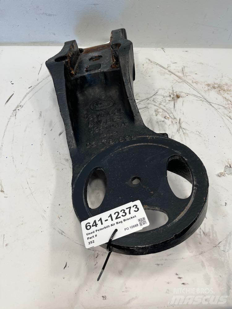 Peterbilt  Sasiuri si suspensii