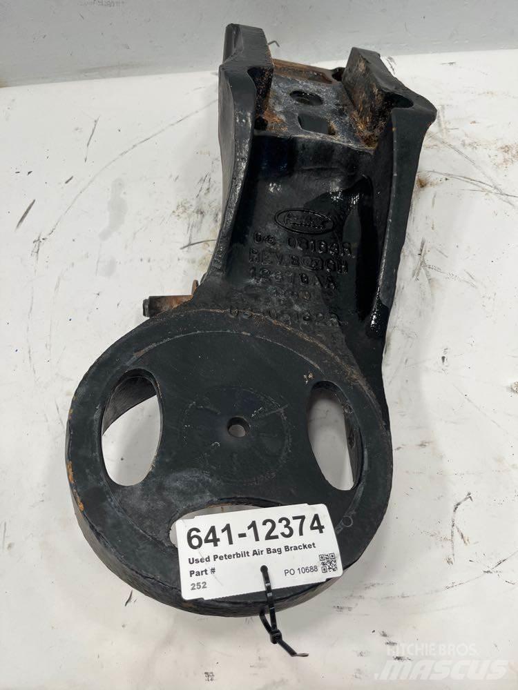 Peterbilt  Sasiuri si suspensii