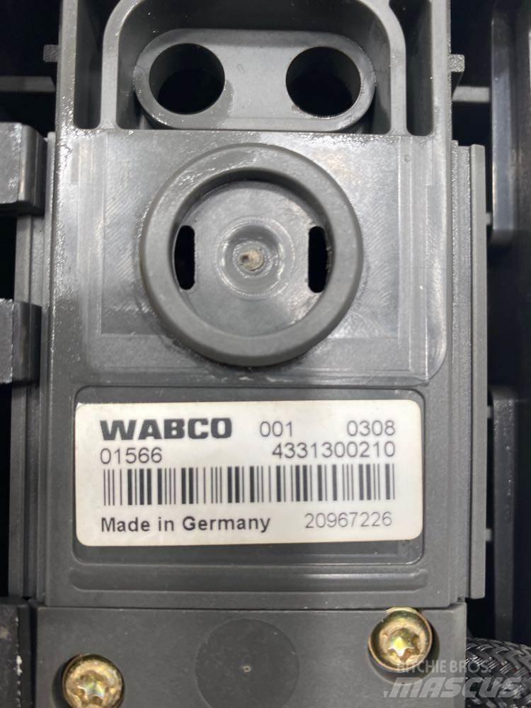 Volvo VNL Electronice