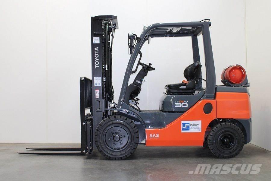 Toyota 02-8FGF30 Stivuitor GPL
