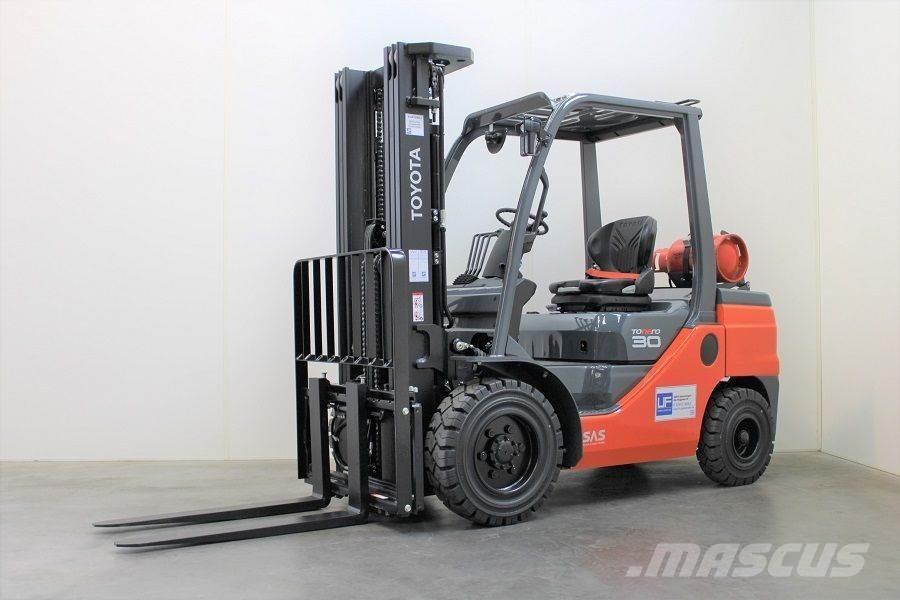 Toyota 02-8FGF30 Stivuitor GPL