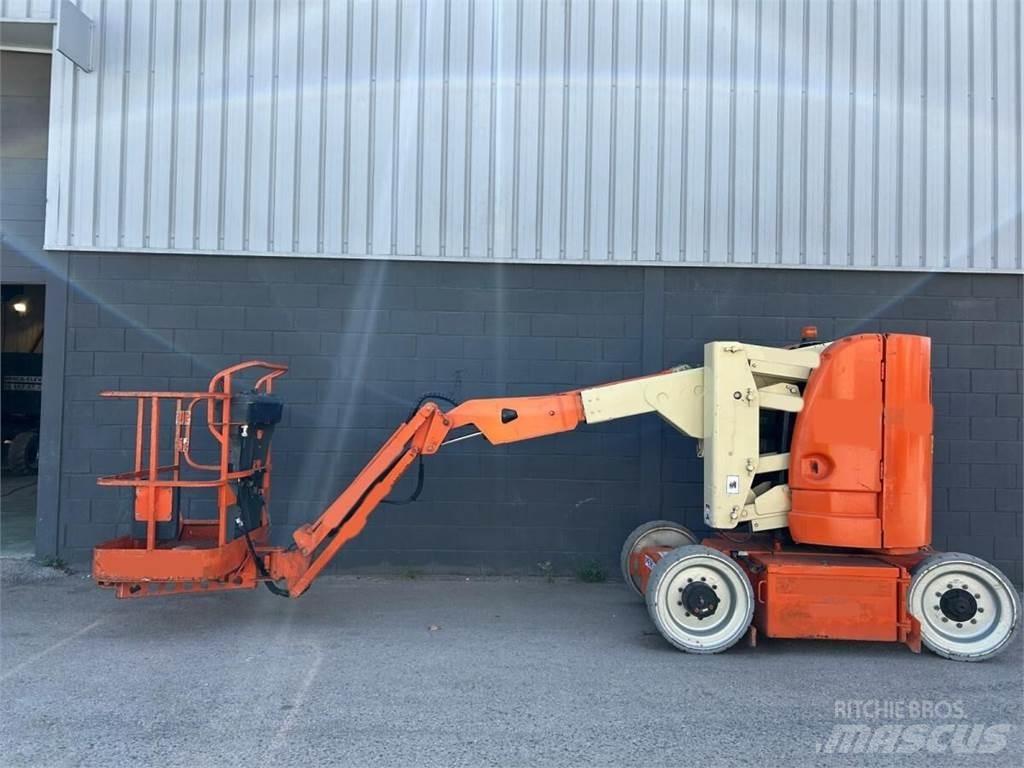 JLG E300AJ Nacele cu brat articulat