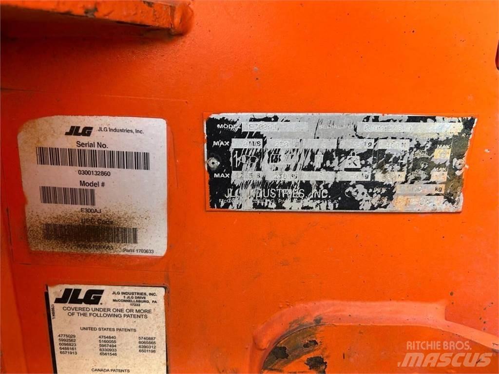 JLG E300AJ Nacele cu brat articulat