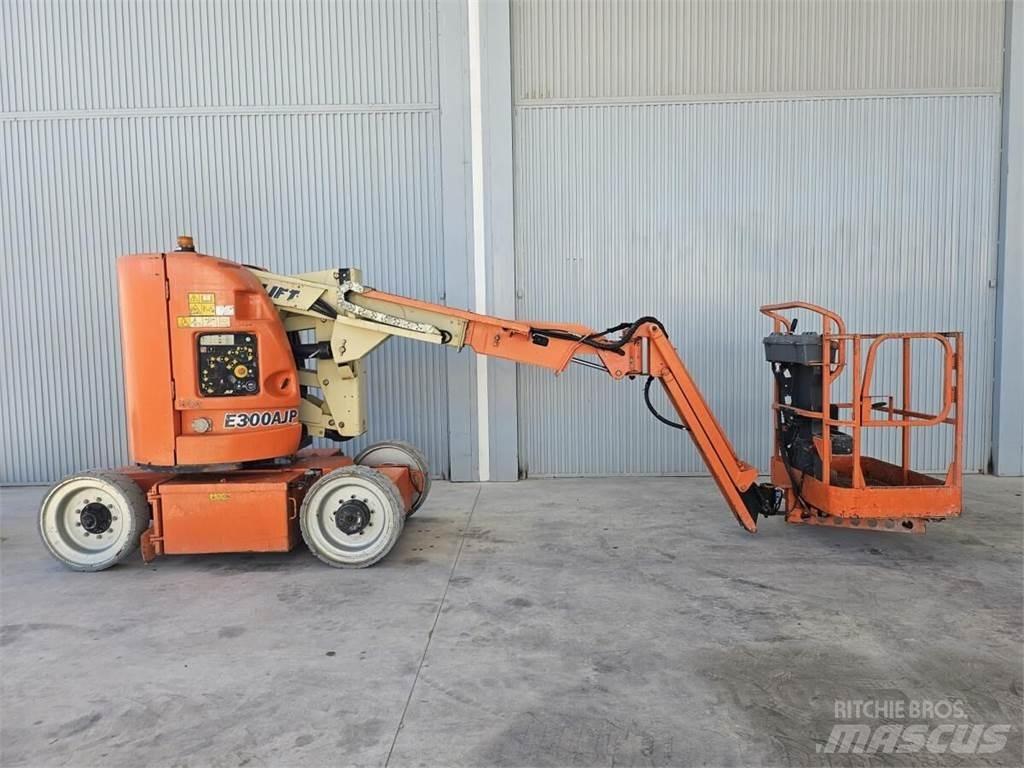 JLG E300AJP Nacele cu brat articulat