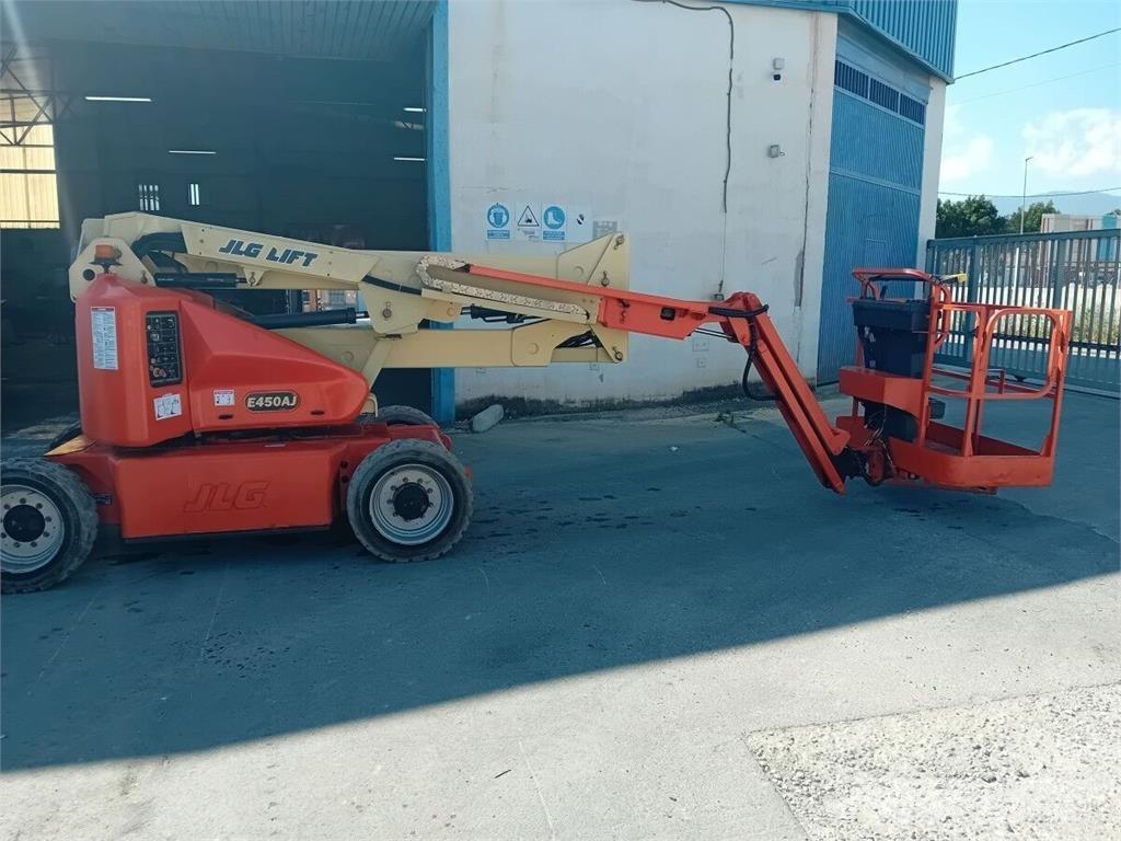 JLG E450AJ Nacele cu brat articulat