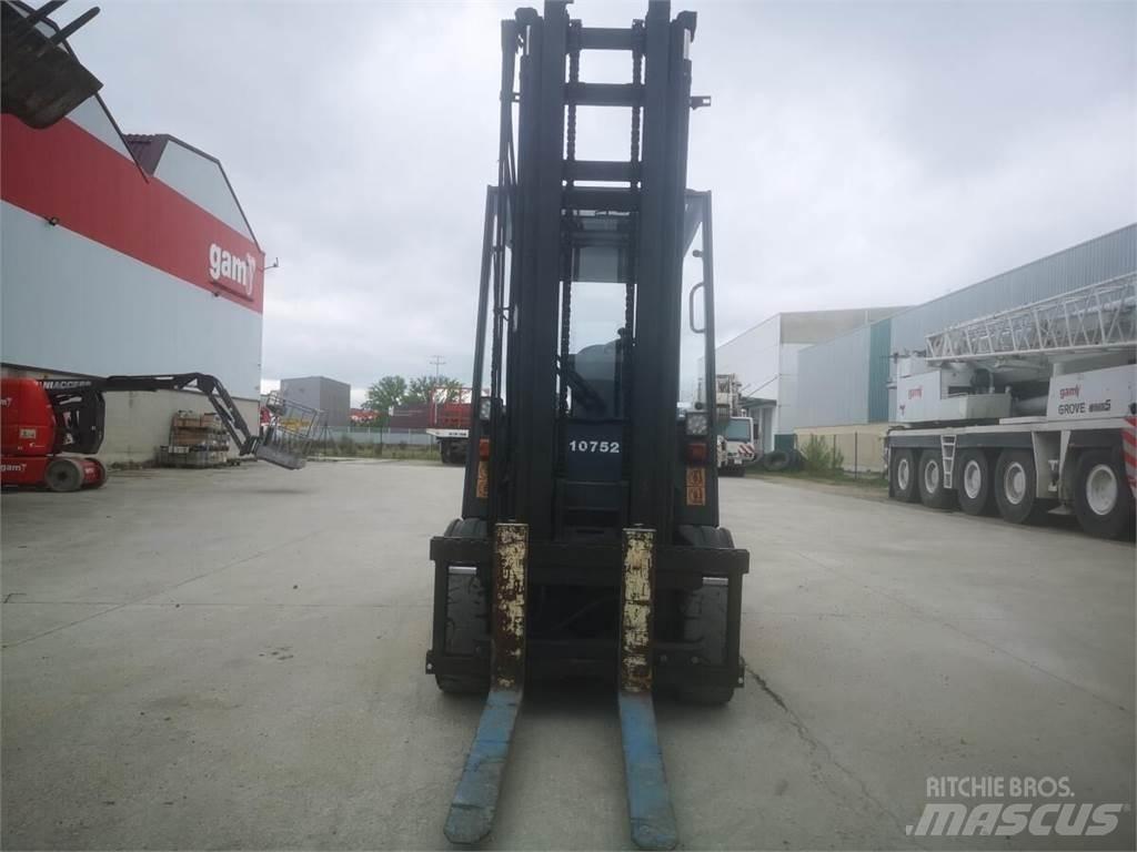 OM XE40 Stivuitor electric