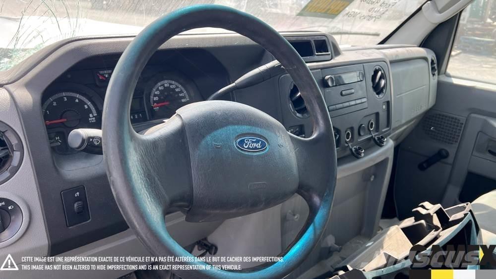 Ford E-450 Autotractoare