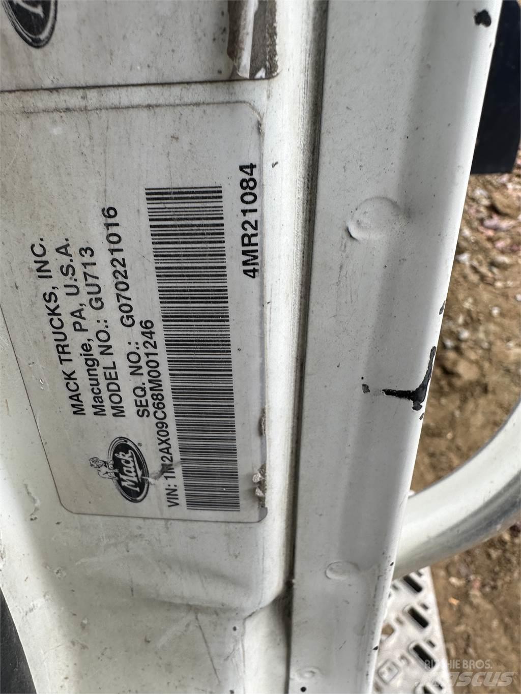 Mack GU713 Autobasculanta