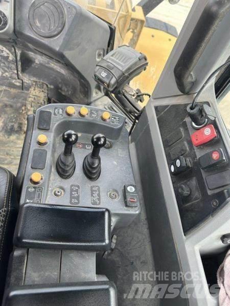 CAT 966M XE Incarcator pe pneuri