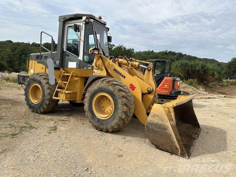 Daewoo MG200 Incarcator pe pneuri