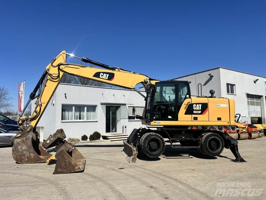 CAT M 320 F Excavatoare cu roti