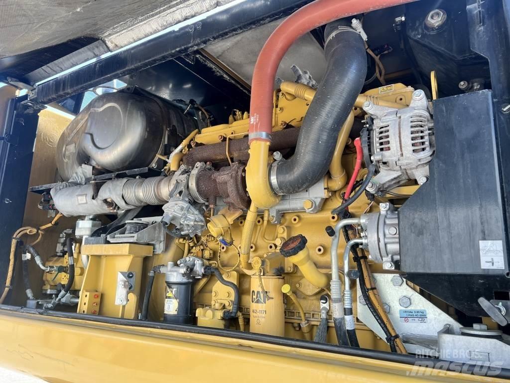 CAT M 320 F Excavatoare cu roti