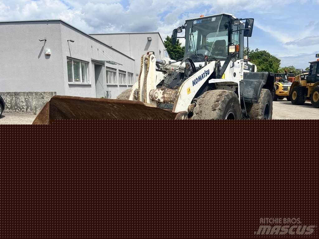 Komatsu WA 320-6 Incarcator pe pneuri