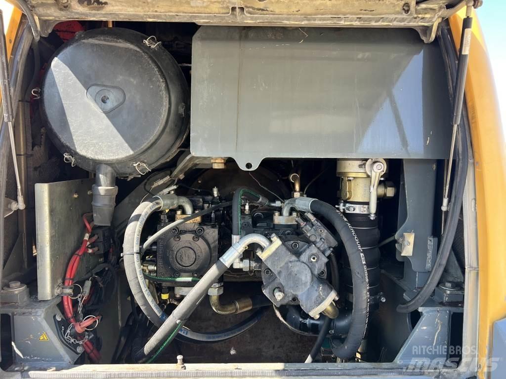 Liebherr L 556 Incarcator pe pneuri