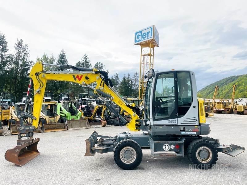Neuson EW65 Excavatoare cu roti