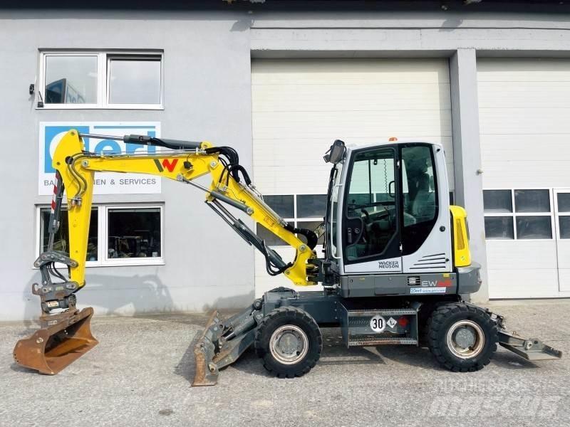 Neuson EW65 Excavatoare cu roti