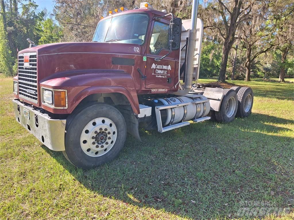 Mack CHU613 Autotractoare