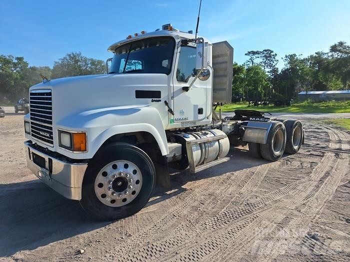 Mack CHU613 Utilaje construcții - Altele