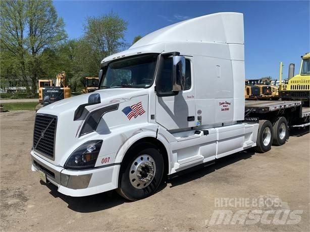Volvo VNL64T670 Autotractoare