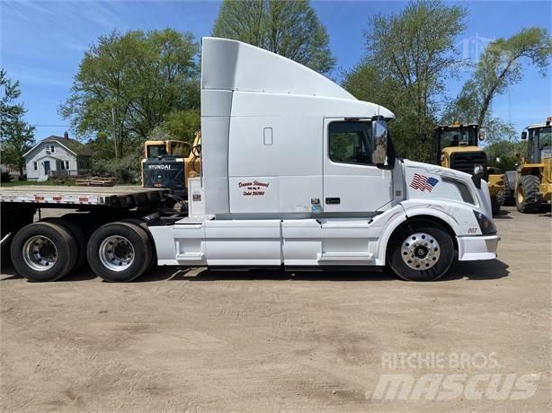 Volvo VNL64T670 Autotractoare