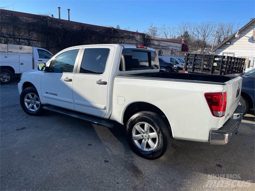 Nissan Titan Pick up/Platou
