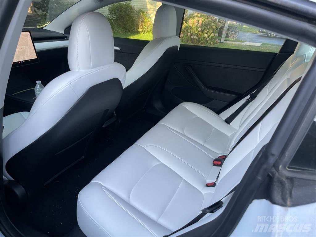 Tesla Model 3 Masini