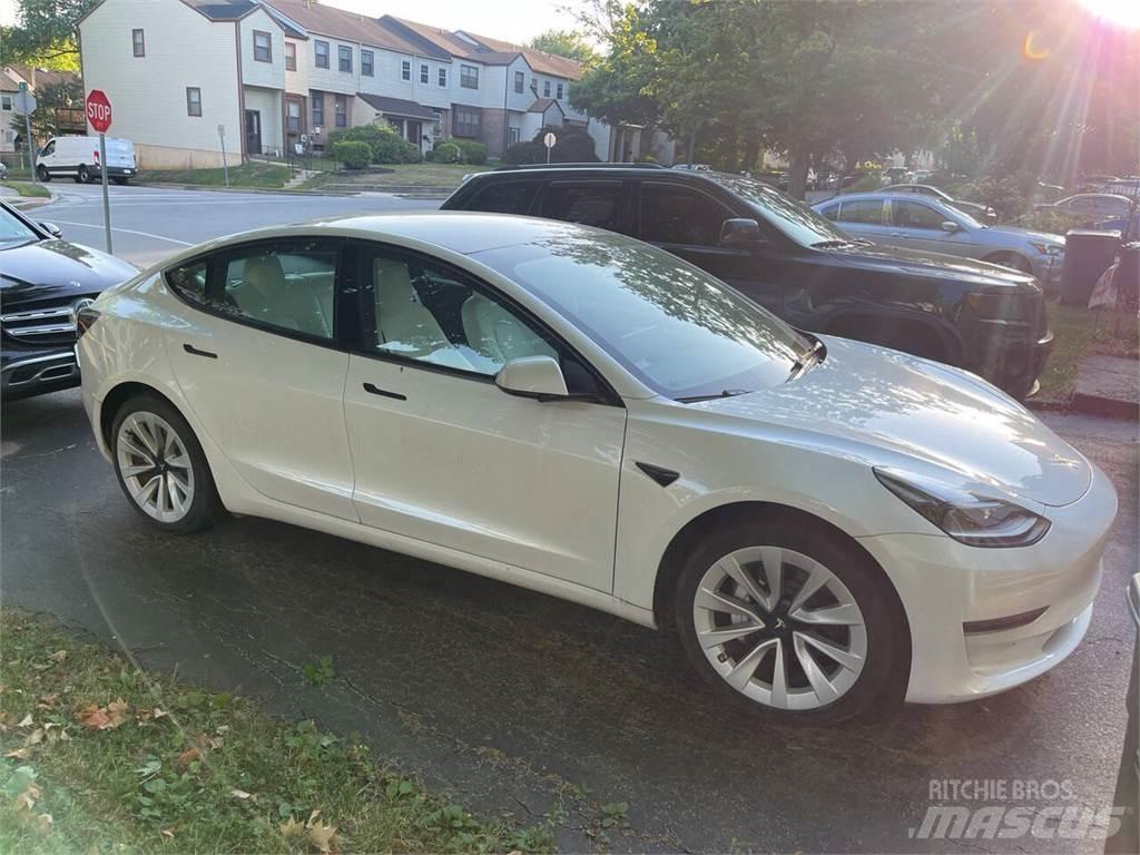 Tesla Model 3 Masini