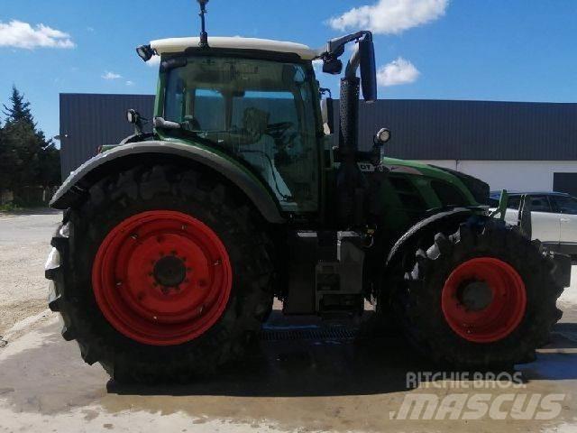 Fendt 718 VARIO Tractoare
