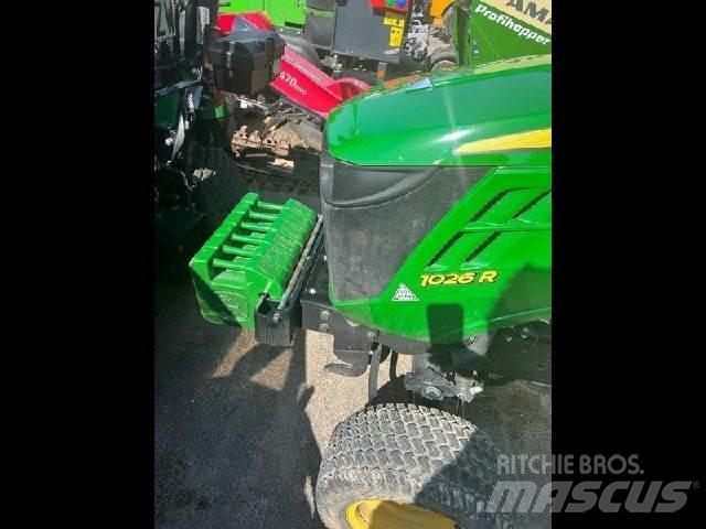John Deere 1026R Utilaje întreţinere terenuri - Altele