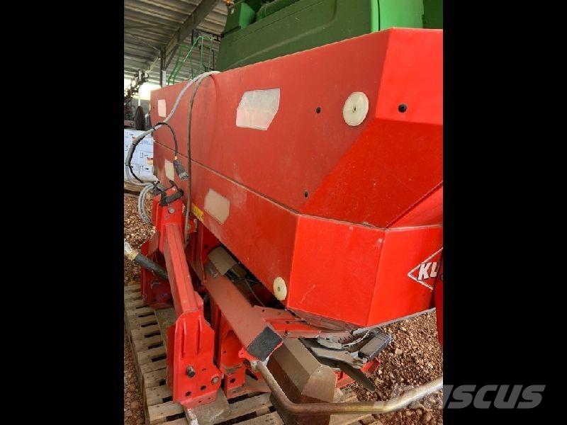 Kuhn AXIS 40.2 Împrastierea mineralelor