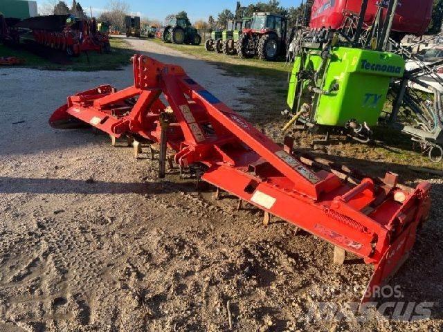 Kuhn HR404 Grape