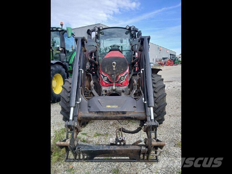Valtra G115 Tractoare