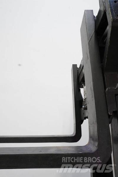 OM Xi 14 Stivuitor cu catarg retractabil