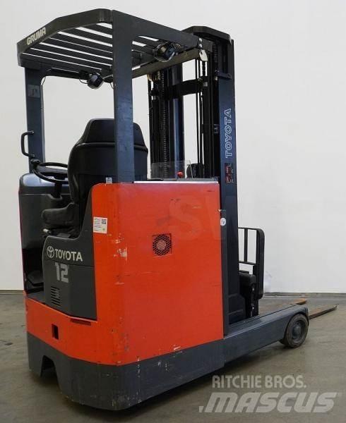 Toyota 6FBRE12 Stivuitor cu catarg retractabil