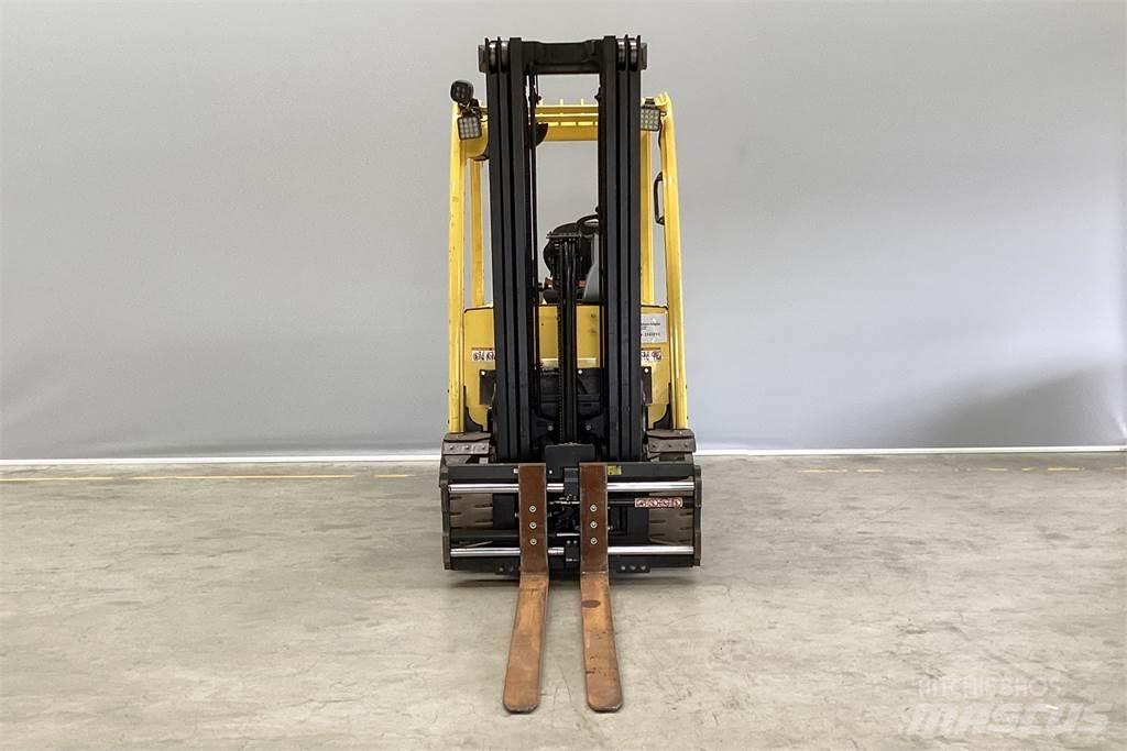 Hyster J2.5XN Stivuitor electric