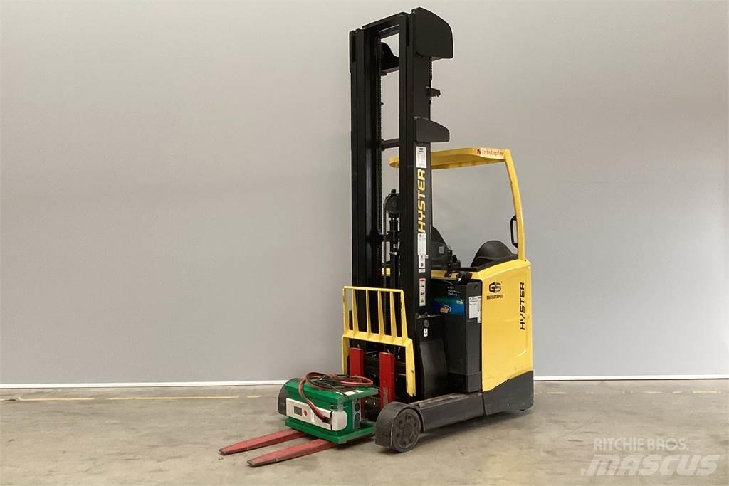 Hyster R1.4 Stivuitor cu catarg retractabil