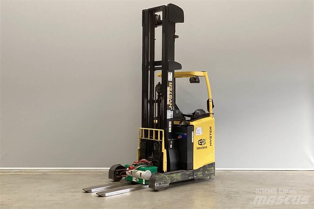 Hyster R1.6 Stivuitor cu catarg retractabil