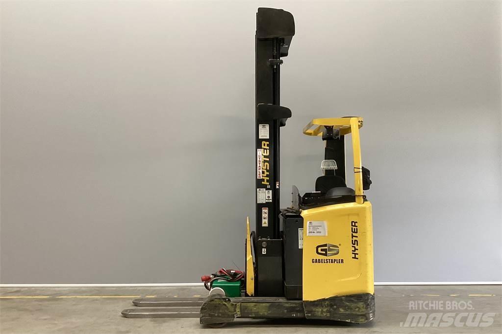 Hyster R1.6 Stivuitor cu catarg retractabil