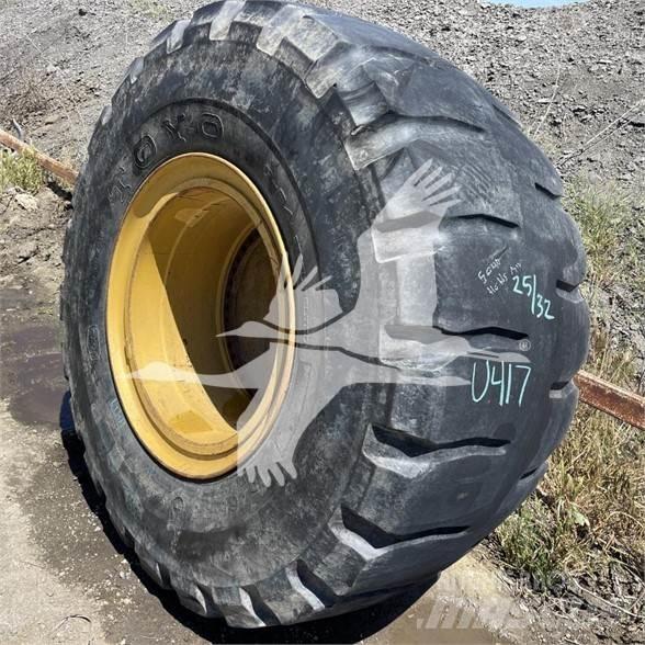 Toyo 35/65x33 Anvelope, roti si jante