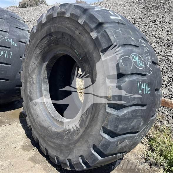 Toyo 35/65x33 Anvelope, roti si jante