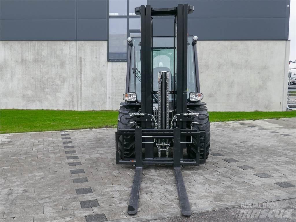 Manitou MC 30-4 Masini de teren dificil