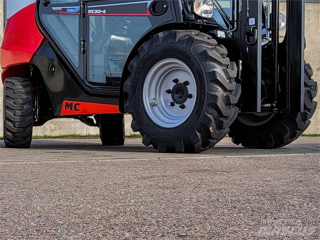 Manitou MC 30-4 Masini de teren dificil