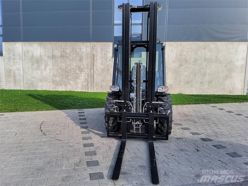 Manitou MC 30-4 Masini de teren dificil