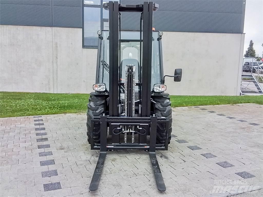 Manitou MC 30-4 Masini de teren dificil