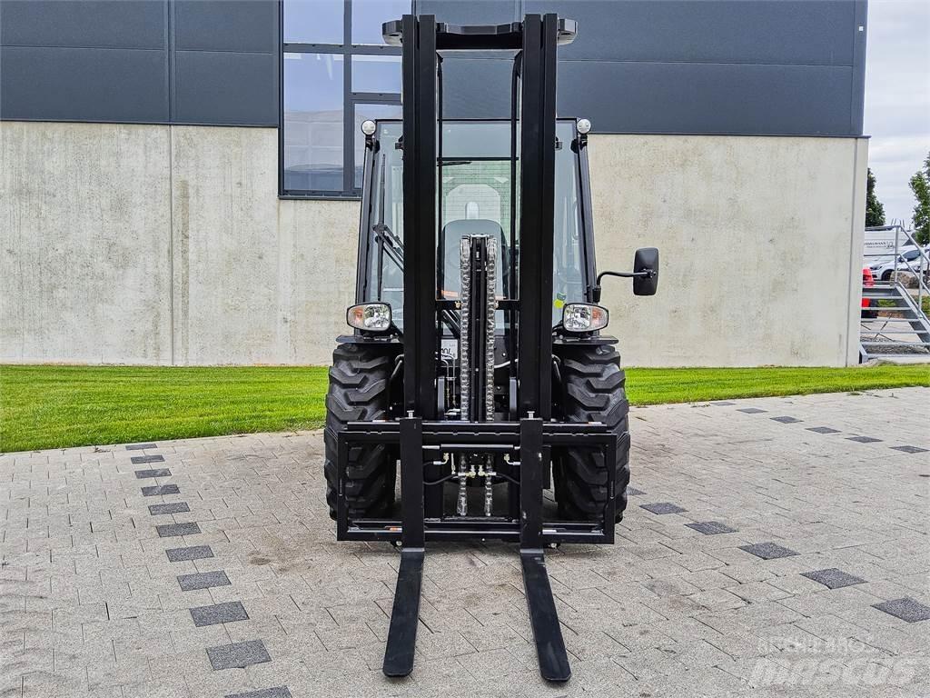 Manitou MC 30-4 Masini de teren dificil